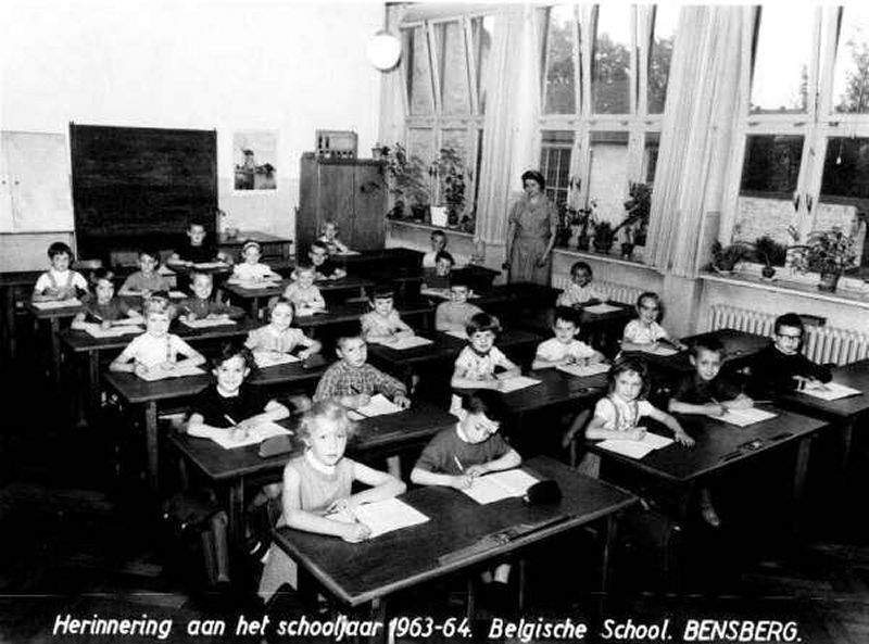 BSD, Bensberg, school IJzer, 1963-64, 1ste leerjaar
ingestuurd door Dany Leynaert
et 1ste leerjaar. 1 ste rij 2de links is Johan (Jan) Bosmans, 4de links is Struys Wilfried, 2de rij 1 ste links is Mia Van Goitsenhoven, 2de rij 4de links is Ludwig......, 3de rij 1 ste links is Inge Couvreur, 2de links is Josianne Wouters, 3de links is Godelieve Daamen, 4de links is Dany Leynaert. 4de rij 4de links is Ronny Geerts, 5de rij 3de links is Margriet......., 6de rij 1 ste links is Philip Verheggen