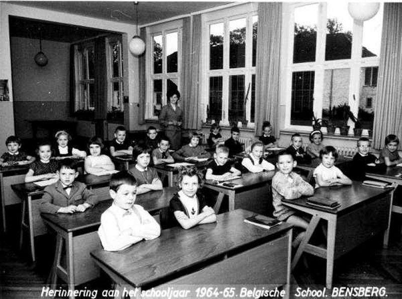 BSD, Bensberg, school IJzer,1964-65, 2de leerjaar
ingestuurd door Dany Leynaert
Het 2de leerjaar. 1 ste rij 2de links is Margriet....., 3de links is Dany Leynaert, 2de rij 1 ste links is Ludwig......, 6de links is Godelieve Daamen, 3de rij 1 ste links is Mia Van Goitsenhoven, 2de links is Yolande.....,3de links is Johan Bosmans, 4de links is Josianne Wouters, 4de rij 2de links is Inge Couvreur, 3de links is Philip Verheggen.