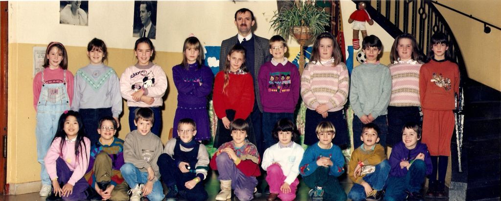 BSD, Bensberg, School IJzer, 1990-91, 4de leerjaar, Leerlkracht: dhr. Godts
ingestuurd door Katja Lebeuf
Bovenste rij van links naar rechts

Sofie De Vry, Magali Depauw, Katja Lebeuf, Maaike Biesbrouck, Heidi Peeters, Wim Busschaert, Lobke ?, Rob Hauben, Frauke ?, Silvie Coolman

Onderste rij van links naar rechts

Insun Adriaansen, Christophe Malev, Mathijs Beckers, Sean Warwick, Sven De Smedt, Kristen ?, Hannu Coopman, Gregory Renders, Steve Cerdobbel