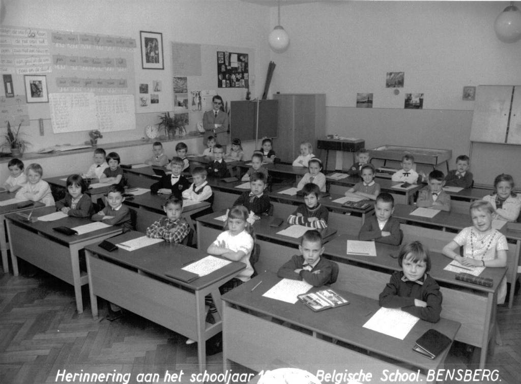 BSD Bensberg, school IJzer, Klasfoto schooljaar 1966-1967
Klasfoto's ingestuurd door Tonny Abeels

Op de foto o.a. Christine van Litsenborg,Franois Dubois,Wout Van Goitsenhoven, Luc Vermandel, Dirk Hoecks en Astia de laet.De anderen vertellen mij allen een verhaal
maar ik kan er geen naam meer aan vastknopen. Hopelijk zijn er leden die dat wel kunnen.
Nogmaals dank jullie allemaal bij voorbaat bij het oplossen van deze puzzel voor mij.
Groetjes van Tonny.( Juist achter Dirk Hoecks)