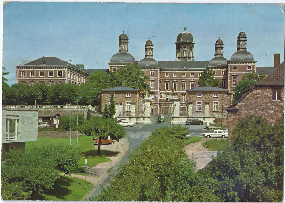 BSD Bensberg, Schloss
Klasfoto's ingestuurd door Marc Van Lommel

Scan van postkaart, schloss pre-atheneum periode ... nog Belgische kazerne