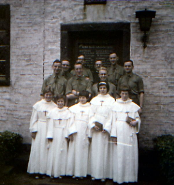 Communie in Frankenforst - Bensberg
van links naar rechts:J.Sanders(?), Gilberte Vangenechten, Liliane Vangenechten, Ingrid Braet(?)