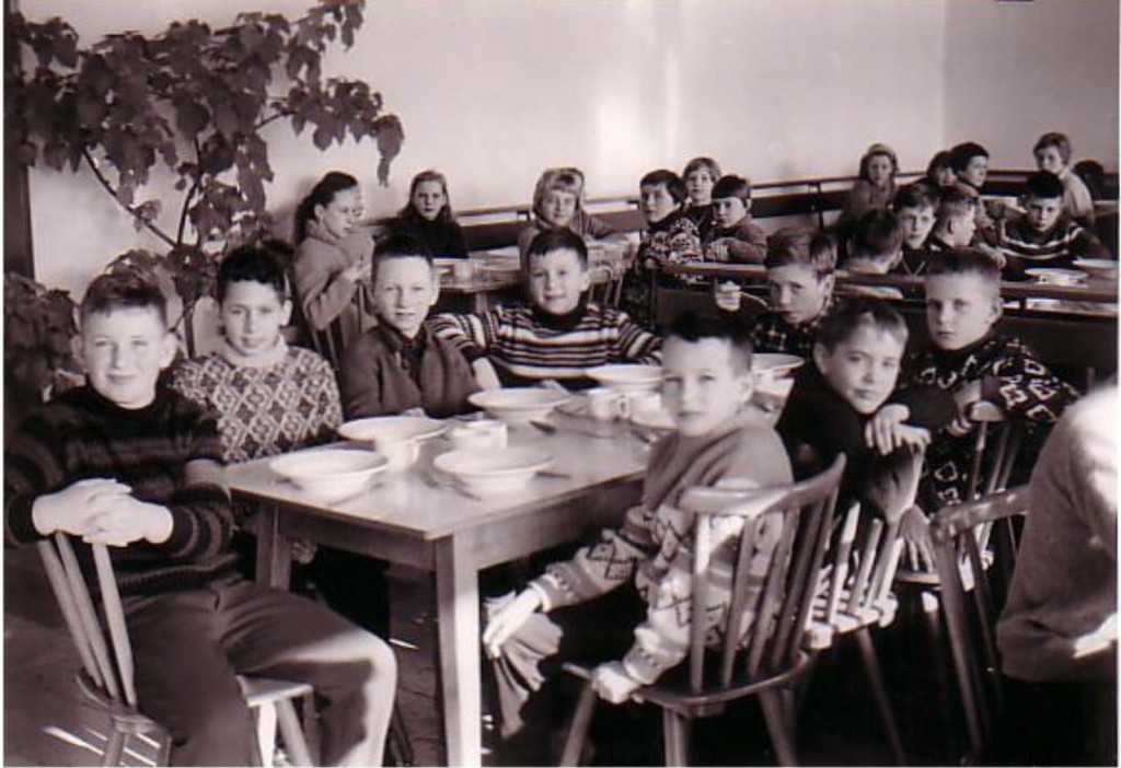 Op sneeuwvakantie in Garmisch Partenkirchen.
Van school Ijzer, tweede van links is Ludo Fack, de tweede van rechts is Philippe Van Kerkhoven. Van andere scholen in de BSD, links vooraan Dirk Holvoet, de rest in willekeurige volgorde G. Juvens, G Wynants, L Schrobben, Reevoets??